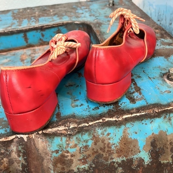 ♥️HP♥️🎉VTG Linda’s in Red, Incredible Condition, Original Laces, 7 - Picture 5 of 7